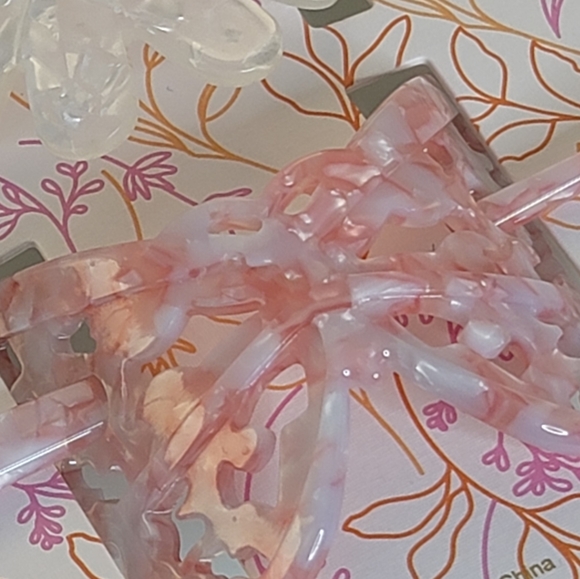 Sunday State Bun Clips - Picture 3 of 4